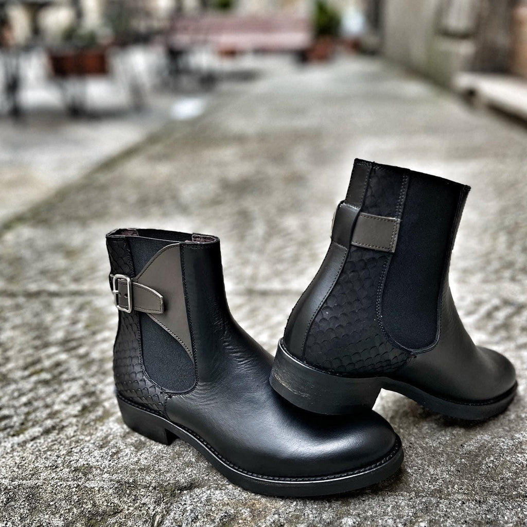 Stivaletto artigianale in pelle bicolore con elastico