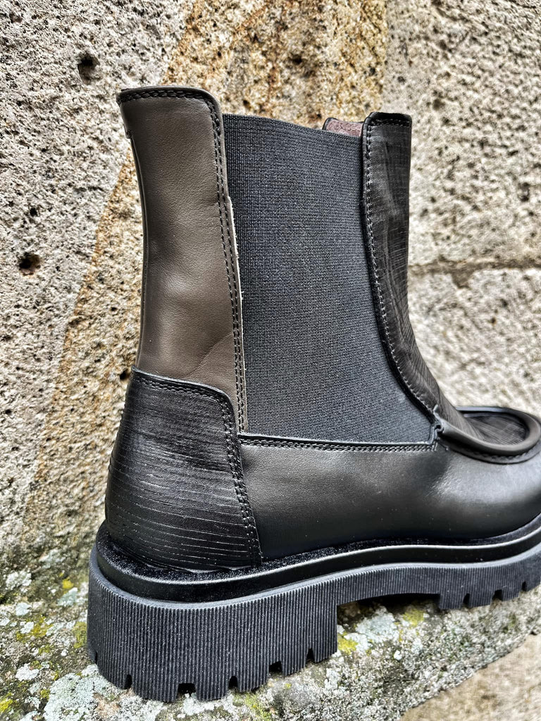 Stivaletto artigianale in pelle bicolore con elastico