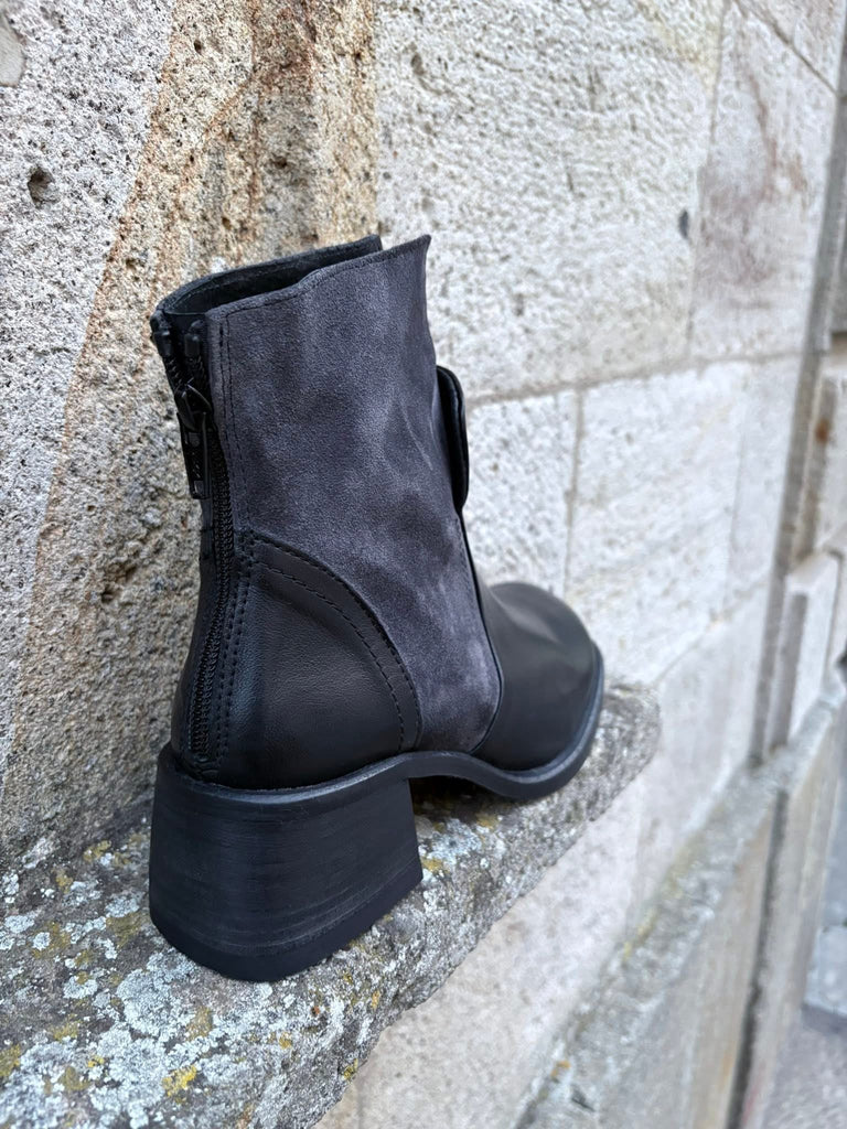 Stivaletto con tacco e zip